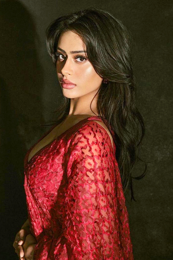 kajol_20Daughter_20Nysa_20Devgan_20Latest_20Stunning_20Photos_15.jpg 16