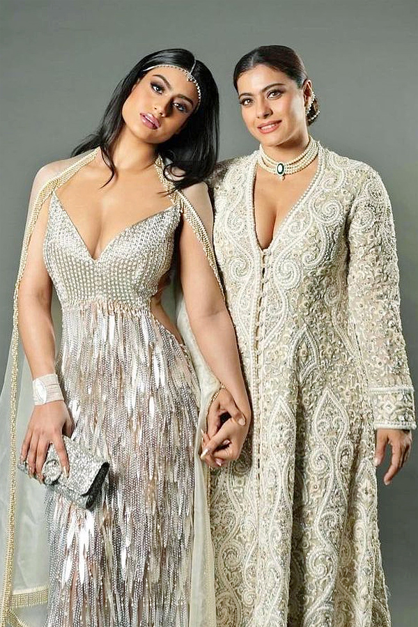 kajol_20Daughter_20Nysa_20Devgan_20Latest_20Stunning_20Photos_17.jpg 18