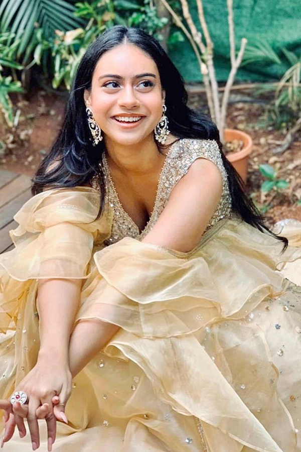 kajol_20Daughter_20Nysa_20Devgan_20Latest_20Stunning_20Photos_2.jpg 3