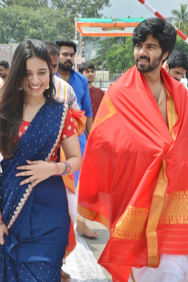 Mad_20Movie_20Team_20Visits_20Tirumala_20Photos_10.jpg 11