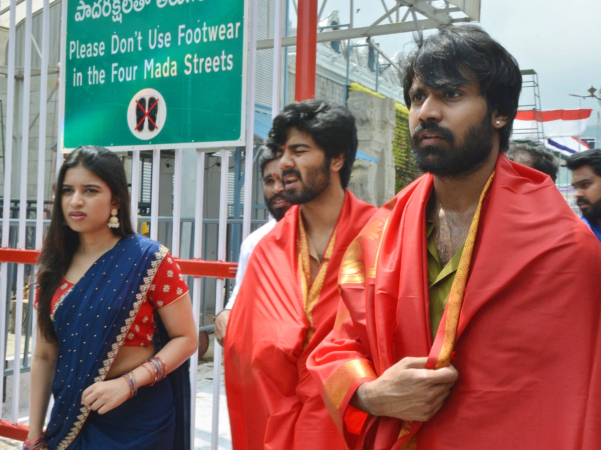 Mad_20Movie_20Team_20Visits_20Tirumala_20Photos_11.jpg 12