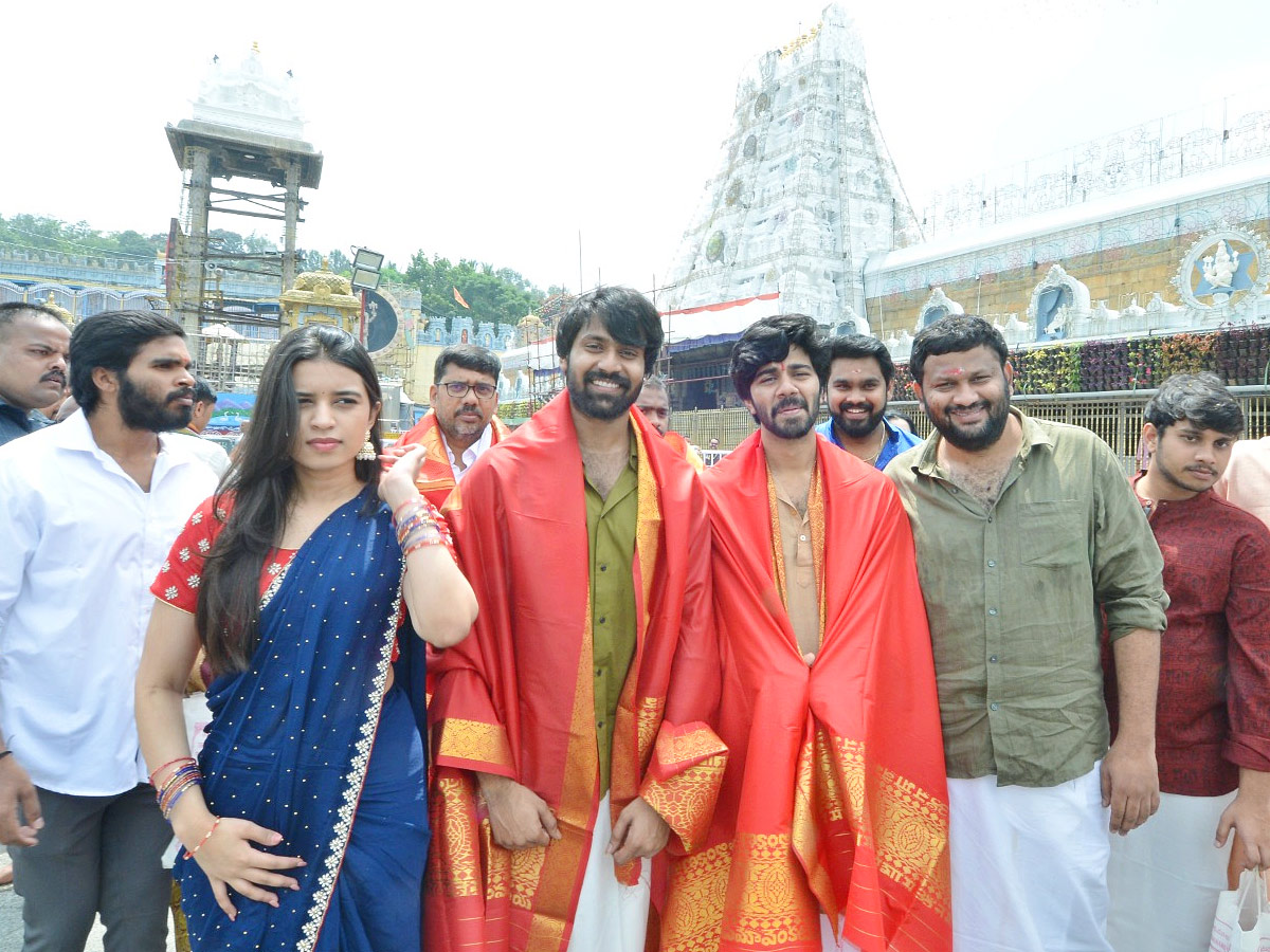 Mad_20Movie_20Team_20Visits_20Tirumala_20Photos_12.jpg 13