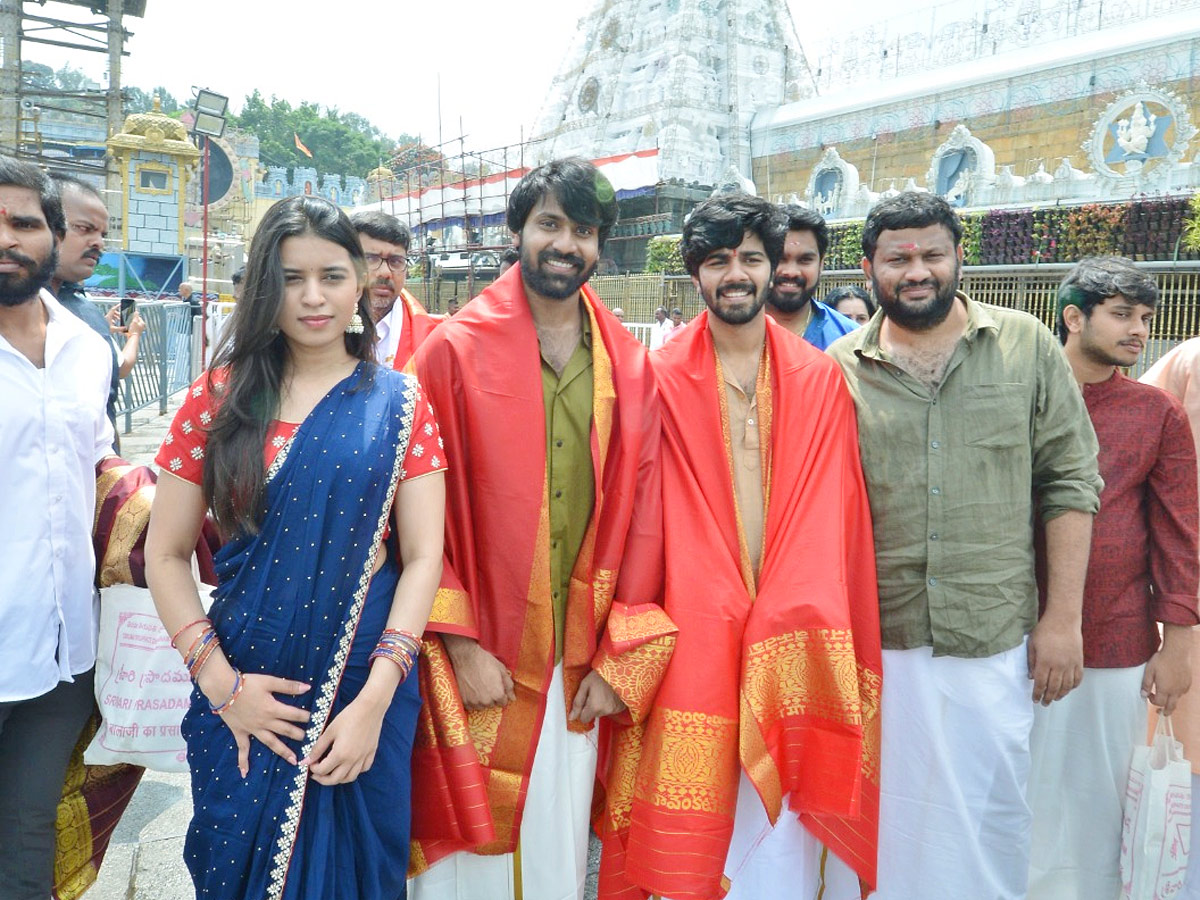 Mad_20Movie_20Team_20Visits_20Tirumala_20Photos_14.jpg 1