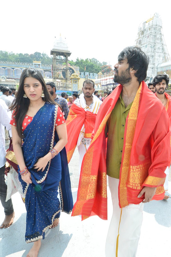 Mad_20Movie_20Team_20Visits_20Tirumala_20Photos_5.jpg 6