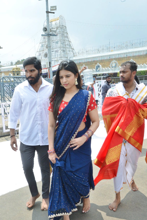 Mad_20Movie_20Team_20Visits_20Tirumala_20Photos_6.jpg 7