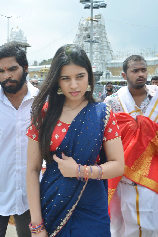 Mad_20Movie_20Team_20Visits_20Tirumala_20Photos_8.jpg 9