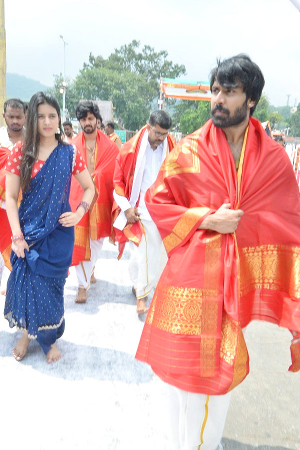Mad_20Movie_20Team_20Visits_20Tirumala_20Photos_9.jpg 10