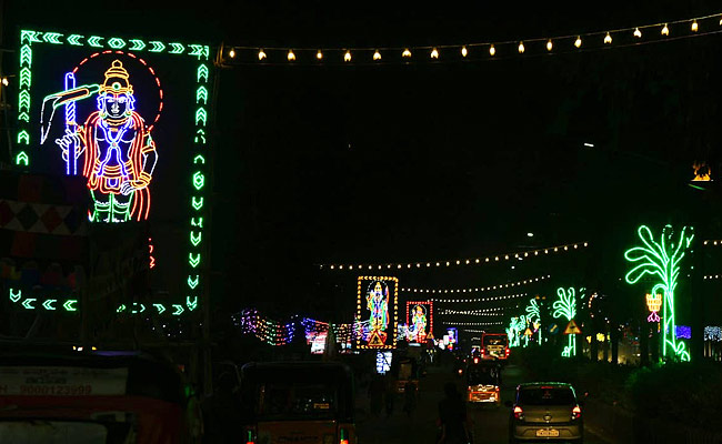 Tirumala_20Temple_20Lighting_20for_20Brahmotsavams_202023_20Photos_17.jpg 12