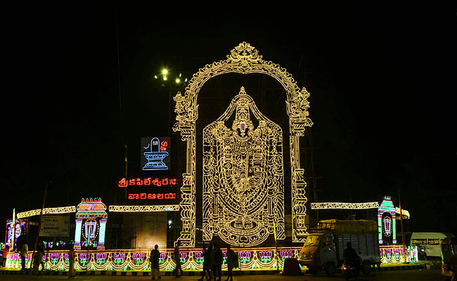 Tirumala_20Temple_20Lighting_20for_20Brahmotsavams_202023_20Photos_8.jpg 7