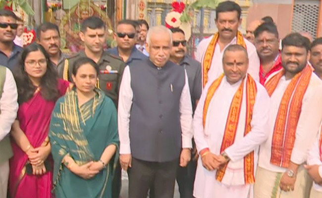 governor-visited-durgatempl.jpg