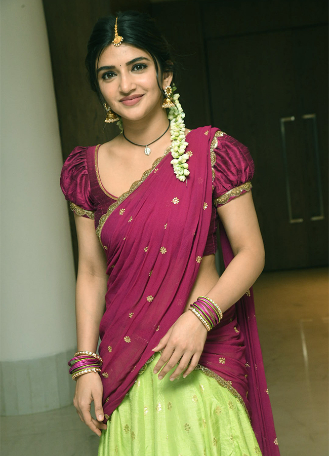 Actress_20Sreeleela_20New_20Pics-13.jpg 12