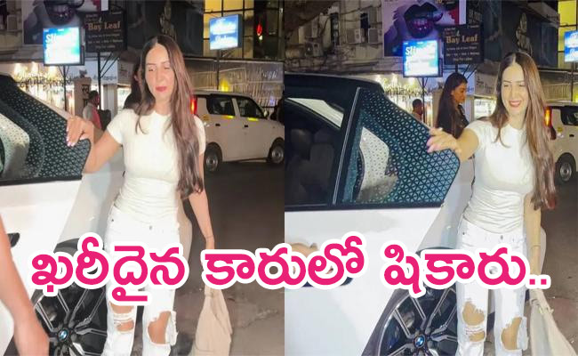 Kim-Sharma-New-BMW-i7-Electric.jpg