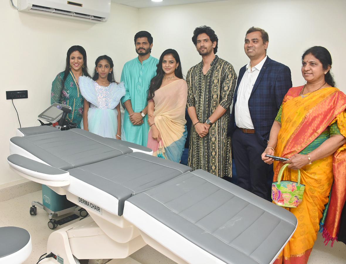 Vaishnavi_20Chaitanya_20Actors_20Anand_20Devarakonda_20in_20kokapet-3.jpg 3