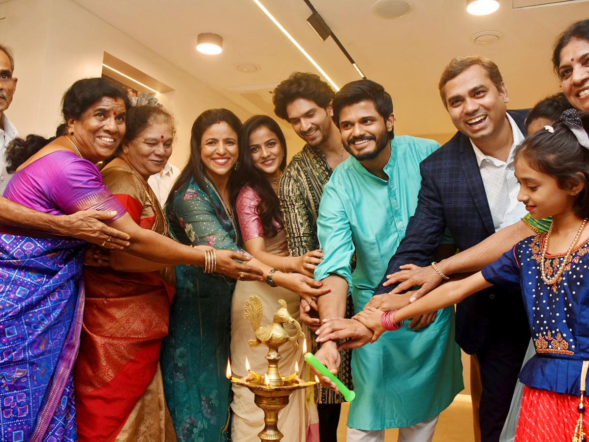 Vaishnavi_20Chaitanya_20Actors_20Anand_20Devarakonda_20in_20kokapet-7.jpg 7
