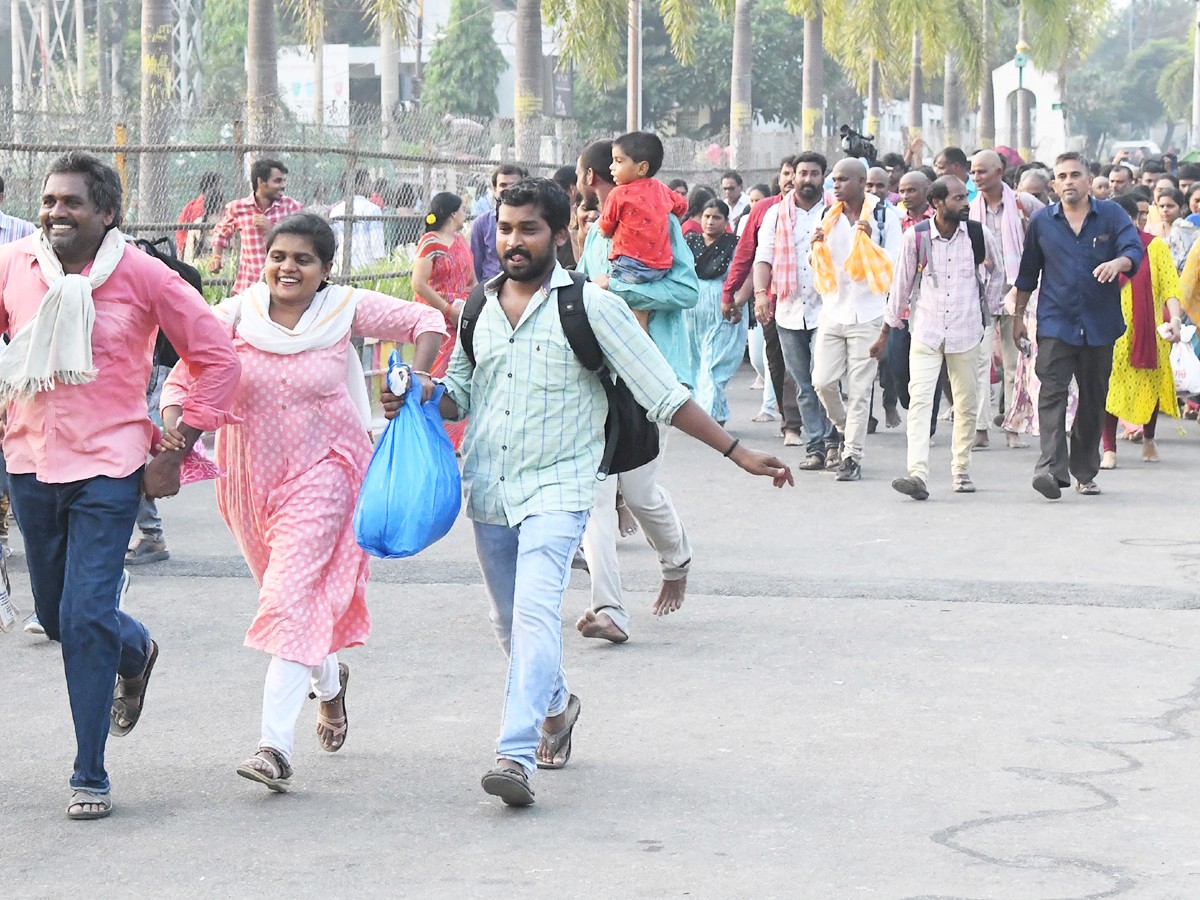 tirupathi-bramosthavan-Governer-AP-10.jpg 11