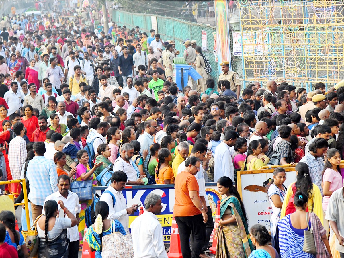 tirupathi-bramosthavan-Governer-AP-12.jpg 13