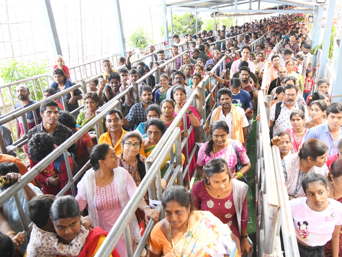tirupathi-bramosthavan-Governer-AP-16.jpg 17