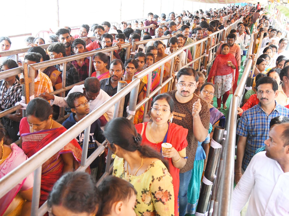 tirupathi-bramosthavan-Governer-AP-17.jpg 18