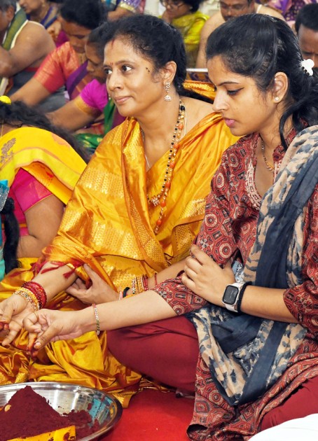 tirupathi-bramosthavan-Governer-AP-25.jpg 26