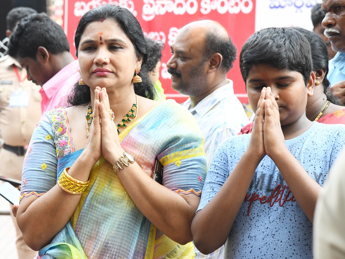 tirupathi-bramosthavan-Governer-AP-37.jpg 38