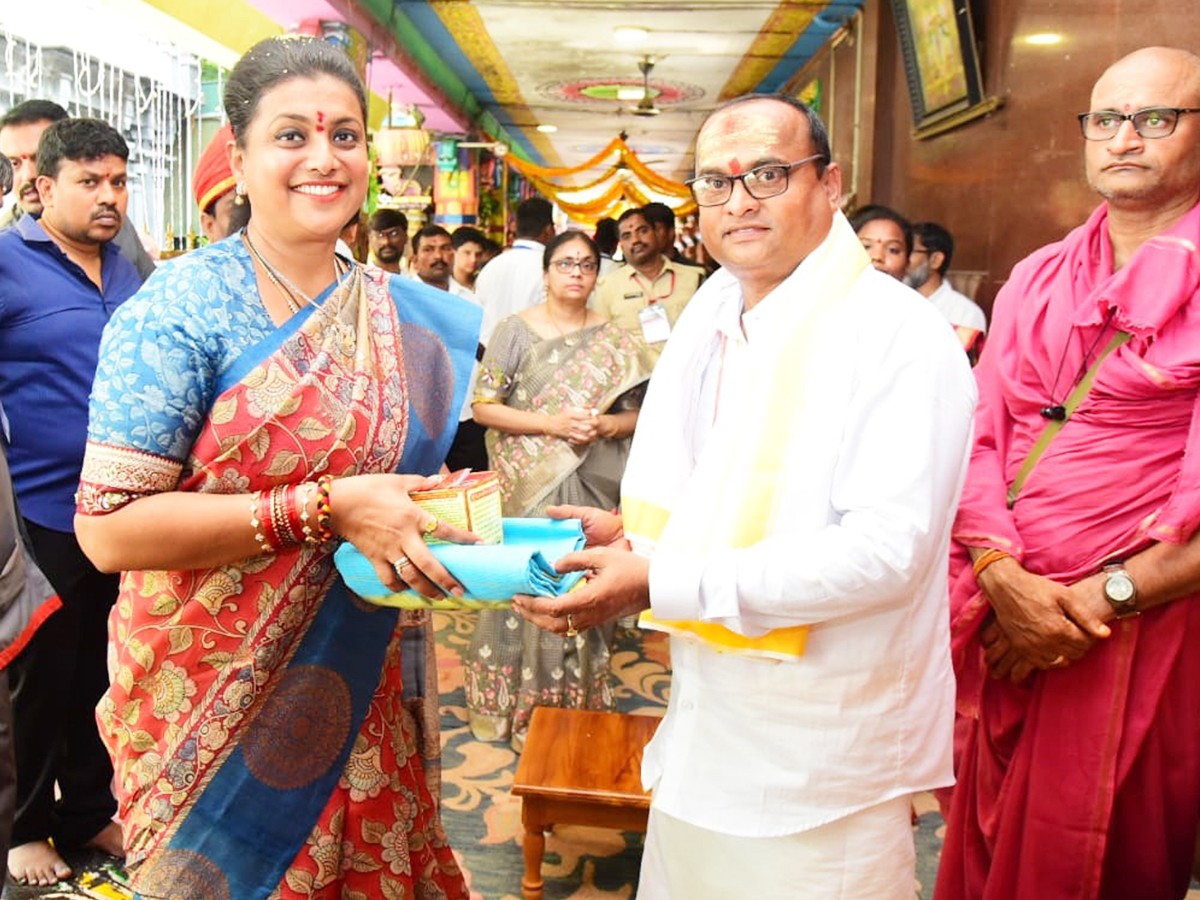 tirupathi-bramosthavan-Governer-AP-39.jpg 40