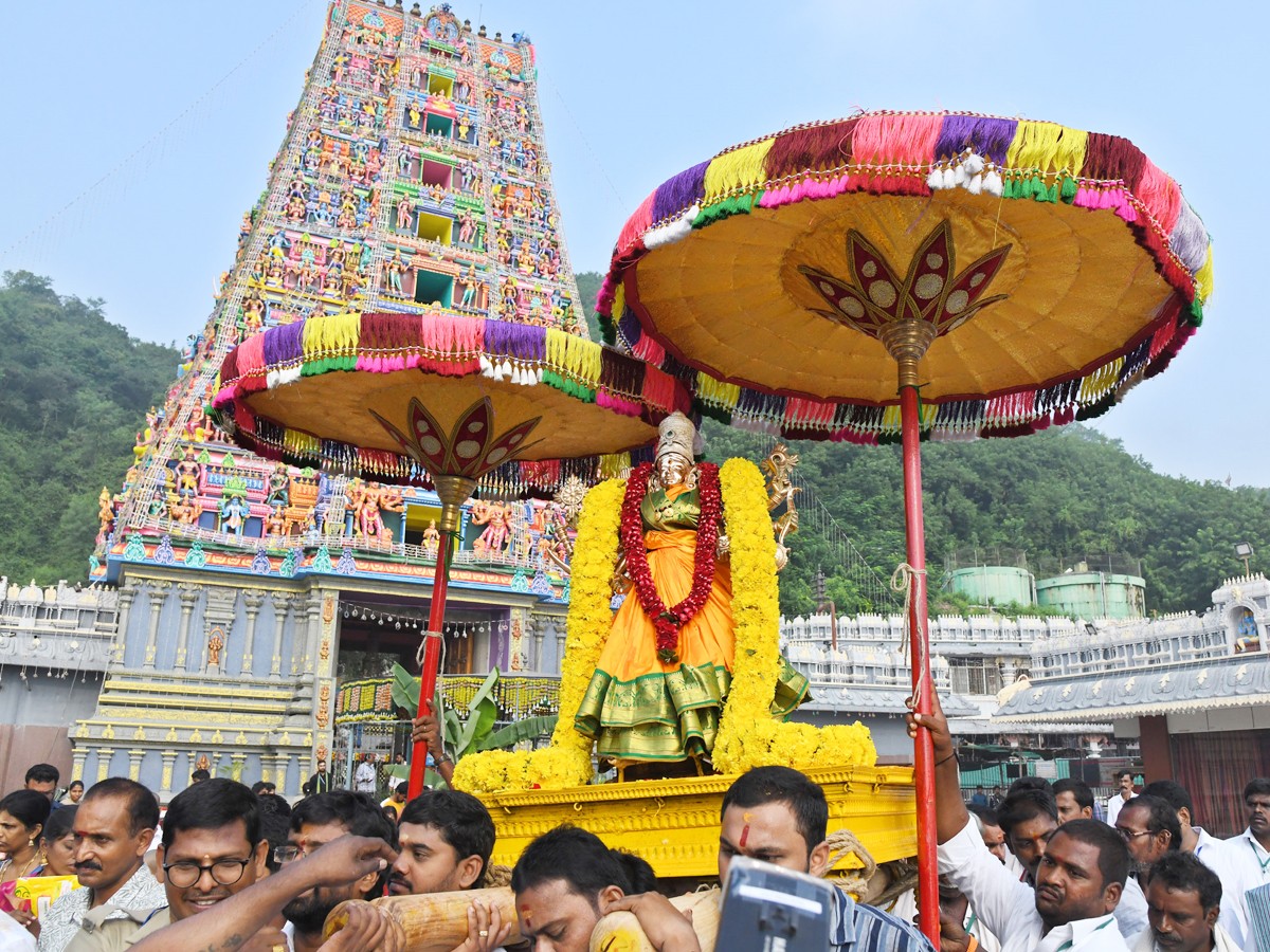 tirupathi-bramosthavan-Governer-AP-4.jpg 5