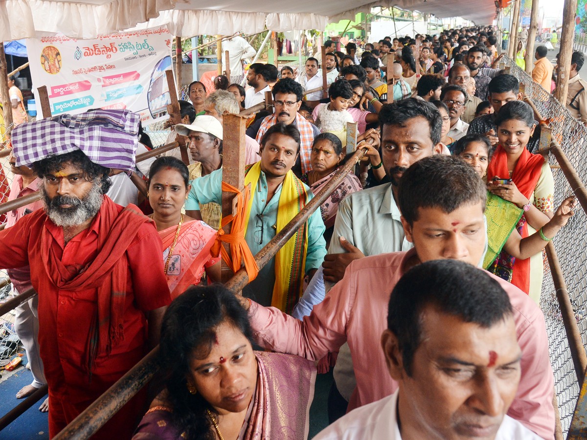 tirupathi-bramosthavan-Governer-AP-41.jpg 42
