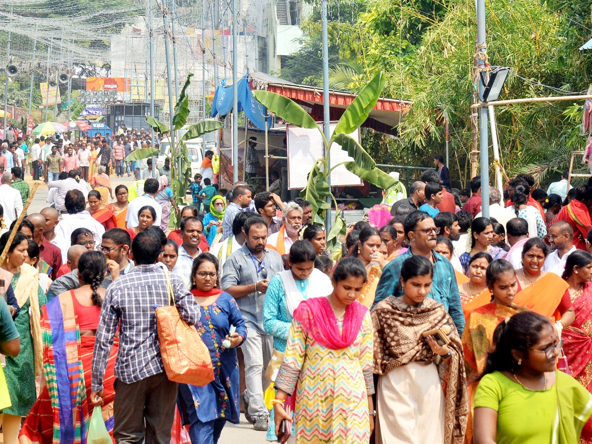 tirupathi-bramosthavan-Governer-AP-47.jpg 48