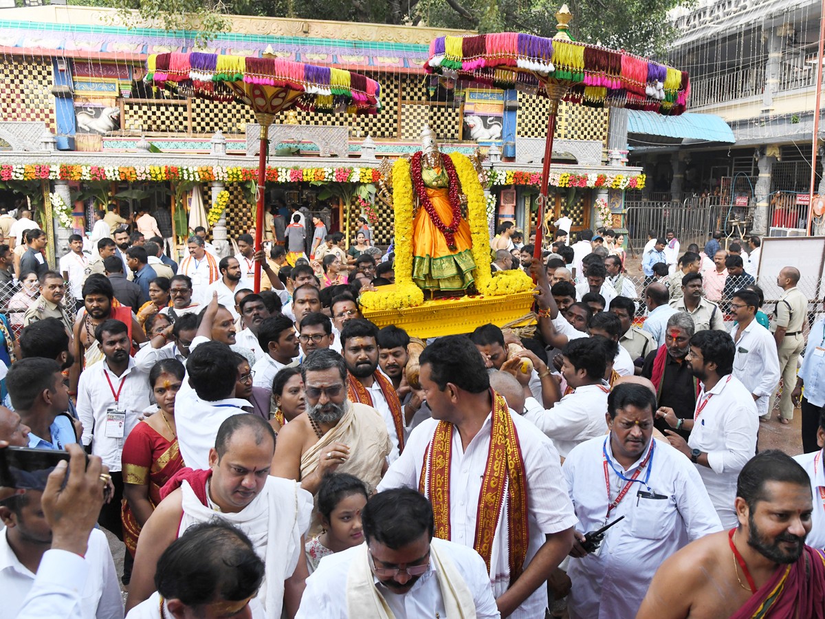 tirupathi-bramosthavan-Governer-AP-6.jpg 7