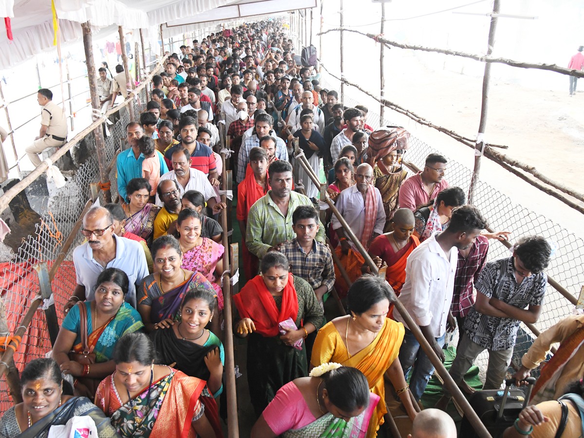 tirupathi-bramosthavan-Governer-AP-8.jpg 9