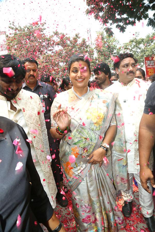 Roja_20Launches_20Mee_20Kadupuninda_20Restaurant_20Photos-10.jpg 9