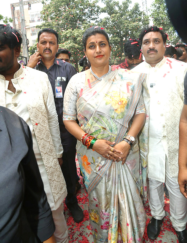 Roja_20Launches_20Mee_20Kadupuninda_20Restaurant_20Photos-19.jpg 18