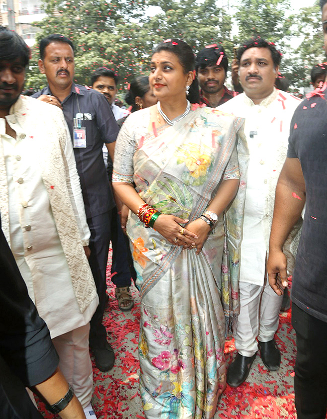 Roja_20Launches_20Mee_20Kadupuninda_20Restaurant_20Photos-22.jpg 21