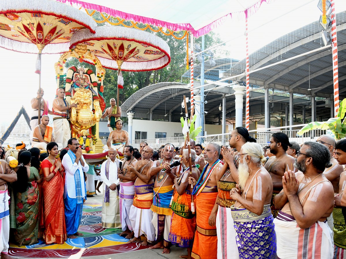 Tirupathi-bramosthavam-15.jpg 16