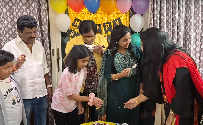 Tollywood_20Comedian_20Ali_20Birthday_20CeleBrations_20With_20Family_20Photos_11.jpg 12
