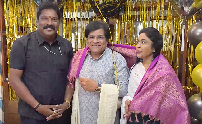 Tollywood_20Comedian_20Ali_20Birthday_20CeleBrations_20With_20Family_20Photos_7.jpg 8