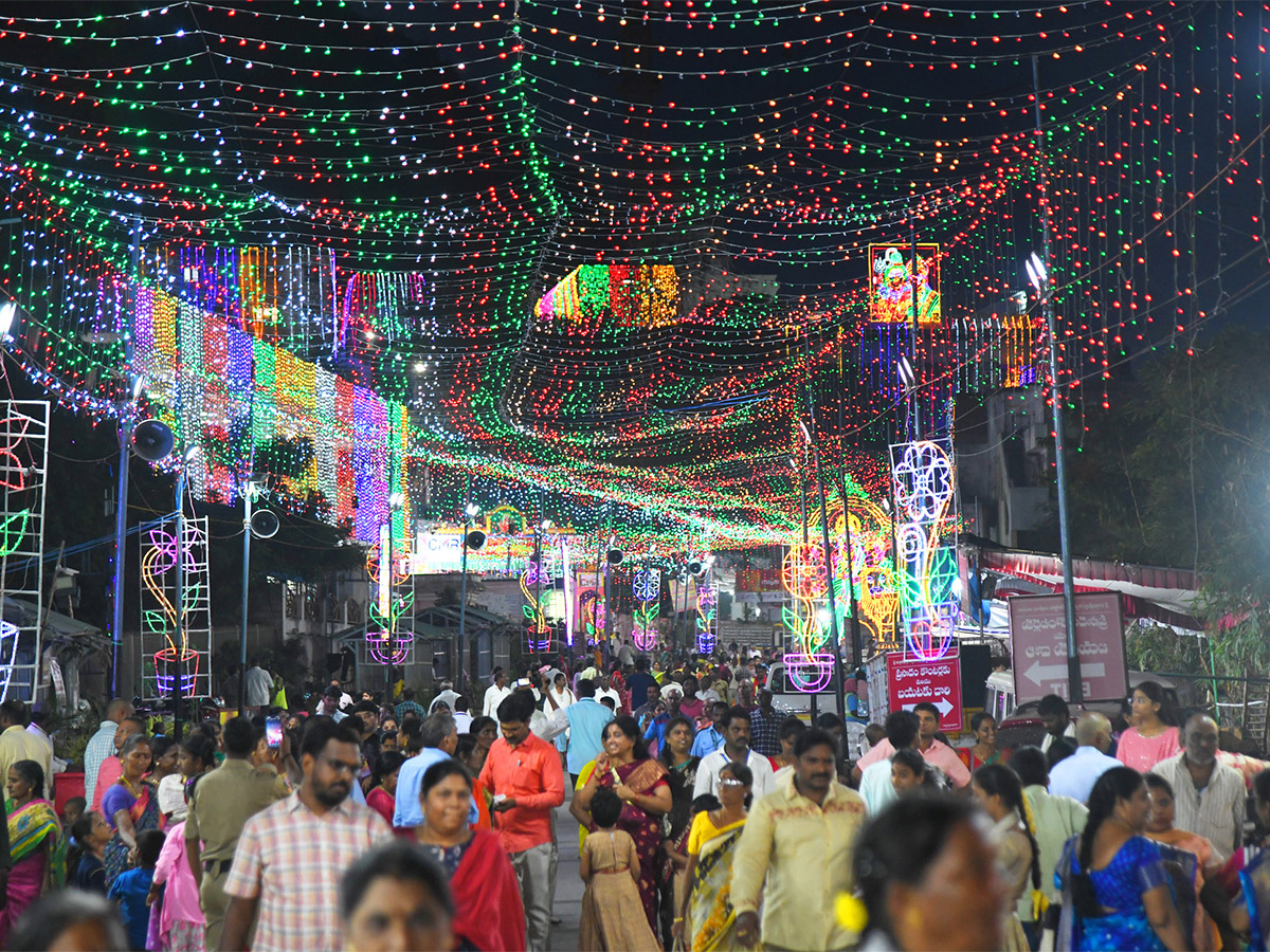 Vijayawada_20Indrakeeladri_20Dussehra_20Celebrations_202023_20Photos-12.jpg 12