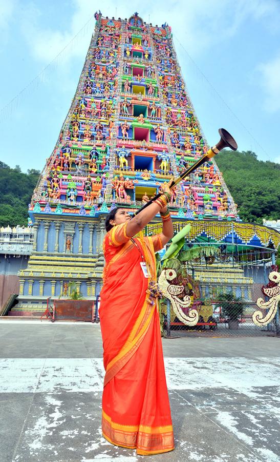 Vijayawada_20Indrakeeladri_20Dussehra_20Celebrations_202023_20Photos-17.jpg 17