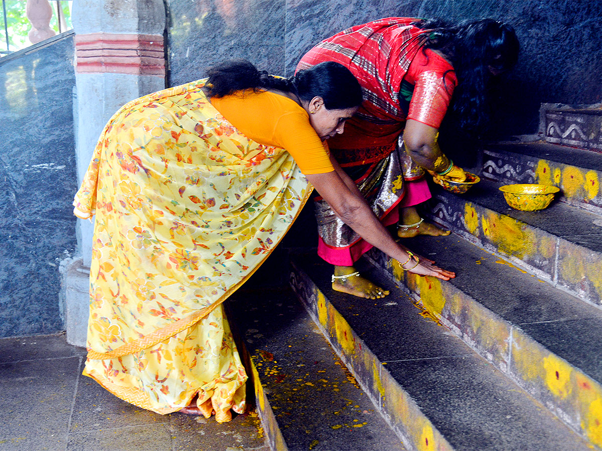 Vijayawada_20Indrakeeladri_20Dussehra_20Celebrations_202023_20Photos-19.jpg 19