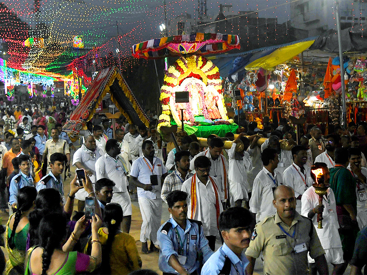 Vijayawada_20Indrakeeladri_20Dussehra_20Celebrations_202023_20Photos-2.jpg 2