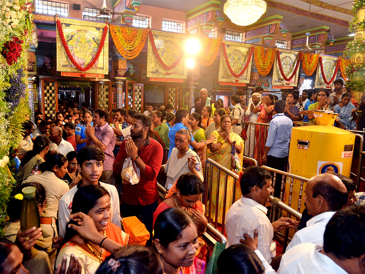 Vijayawada_20Indrakeeladri_20Dussehra_20Celebrations_202023_20Photos-21.jpg 21