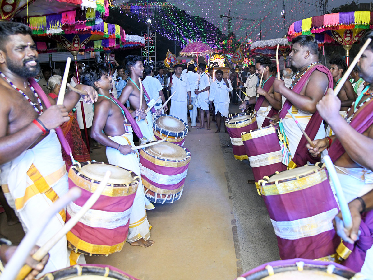 Vijayawada_20Indrakeeladri_20Dussehra_20Celebrations_202023_20Photos-27.jpg 27