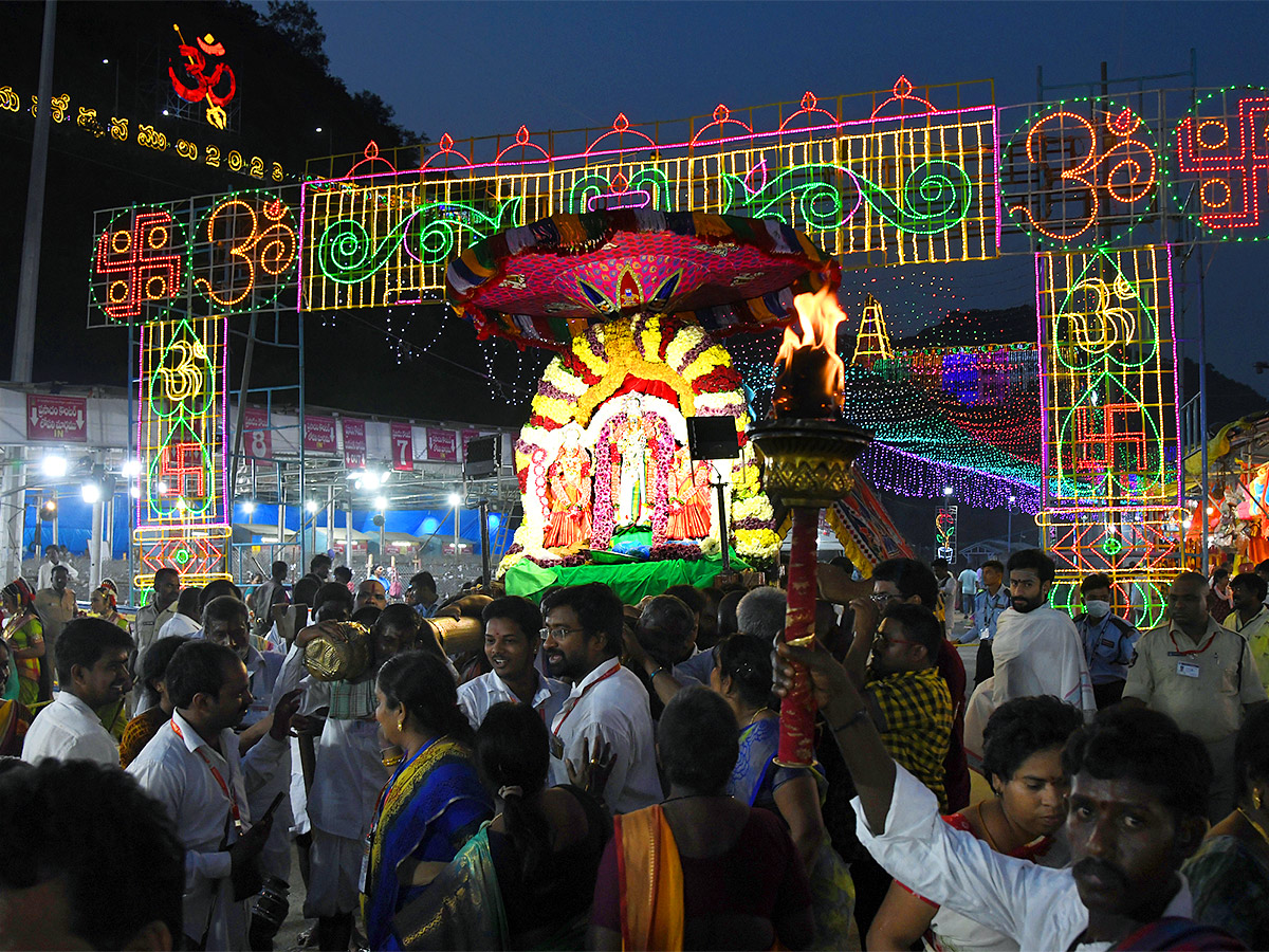Vijayawada_20Indrakeeladri_20Dussehra_20Celebrations_202023_20Photos-3.jpg 3