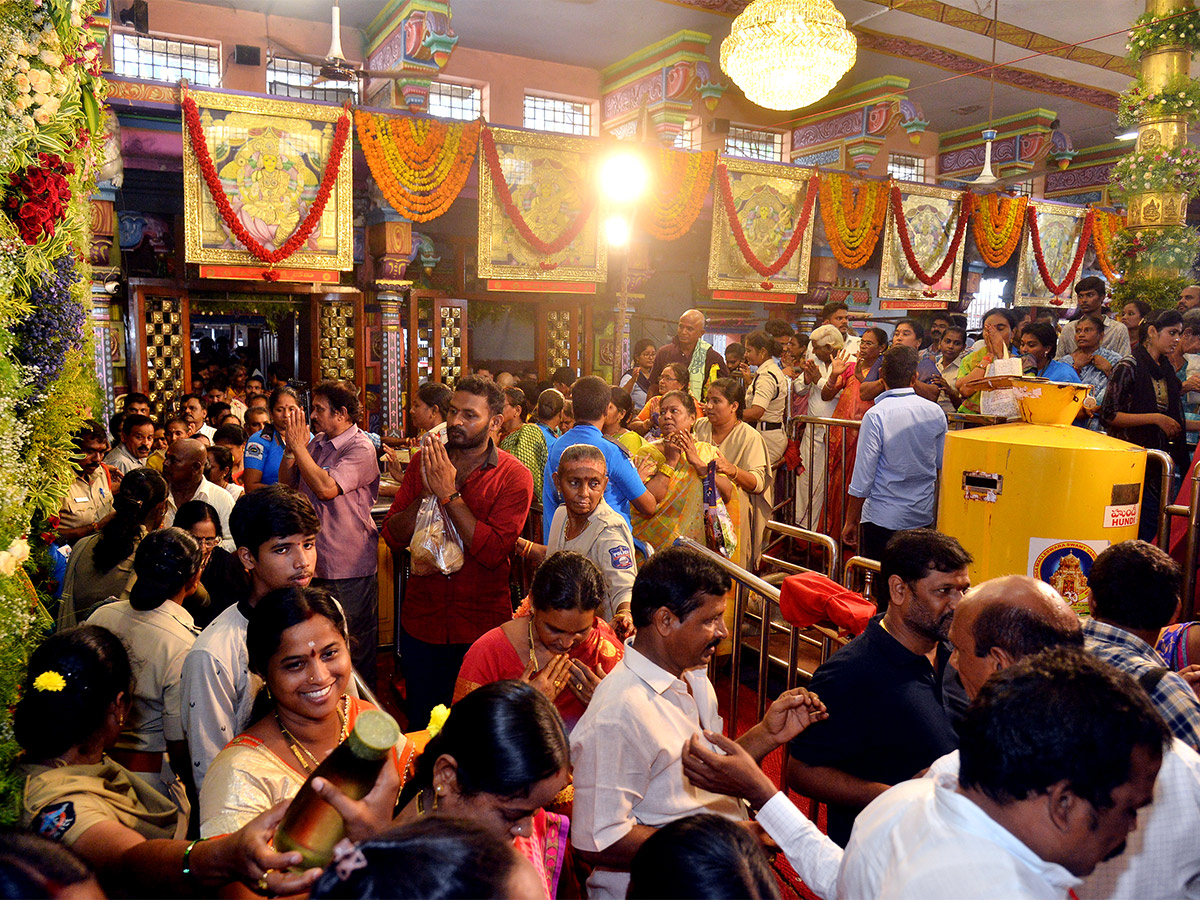 Vijayawada_20Indrakeeladri_20Dussehra_20Celebrations_202023_20Photos-30.jpg 30