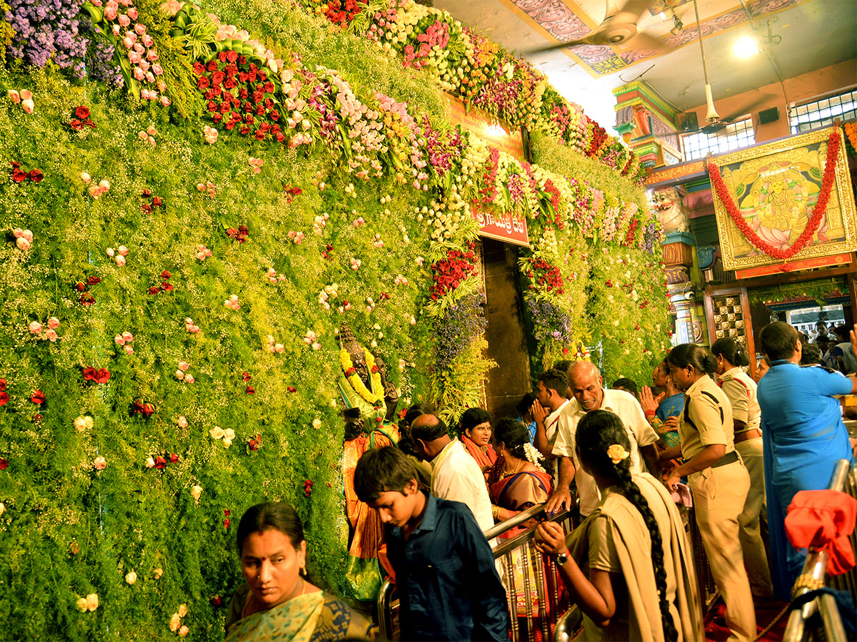 Vijayawada_20Indrakeeladri_20Dussehra_20Celebrations_202023_20Photos-32.jpg 31