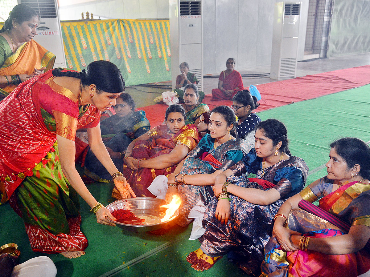 Vijayawada_20Indrakeeladri_20Dussehra_20Celebrations_202023_20Photos-33.jpg 32