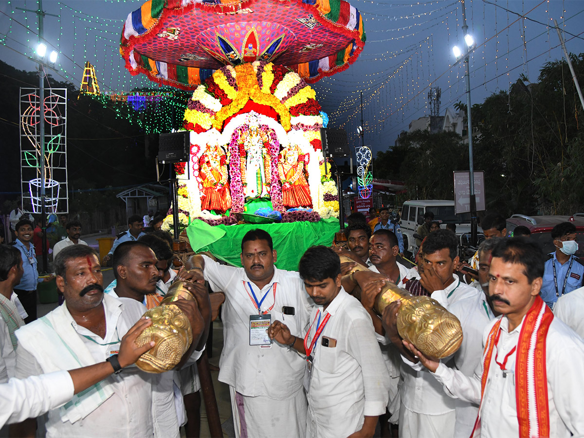 Vijayawada_20Indrakeeladri_20Dussehra_20Celebrations_202023_20Photos-35.jpg 34