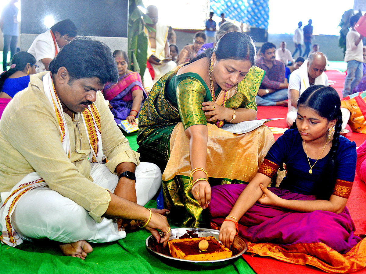 Vijayawada_20Indrakeeladri_20Dussehra_20Celebrations_202023_20Photos-38.jpg 37