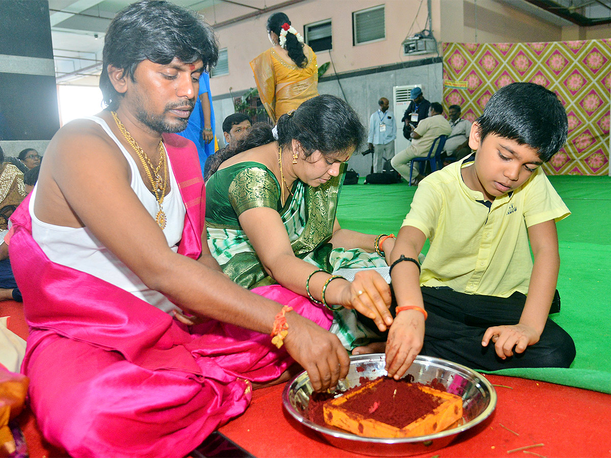 Vijayawada_20Indrakeeladri_20Dussehra_20Celebrations_202023_20Photos-40.jpg 39