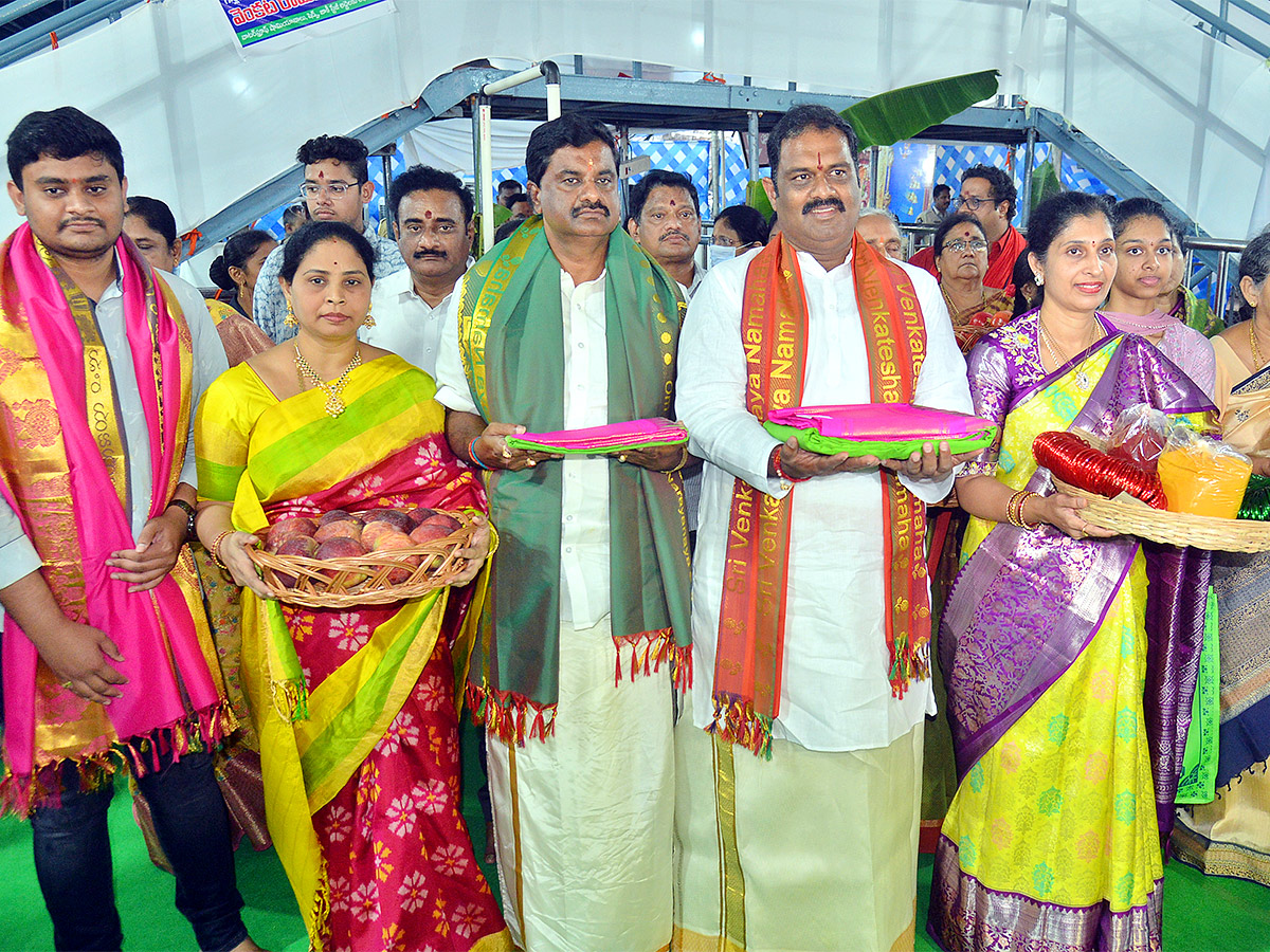 Vijayawada_20Indrakeeladri_20Dussehra_20Celebrations_202023_20Photos-48.jpg 46